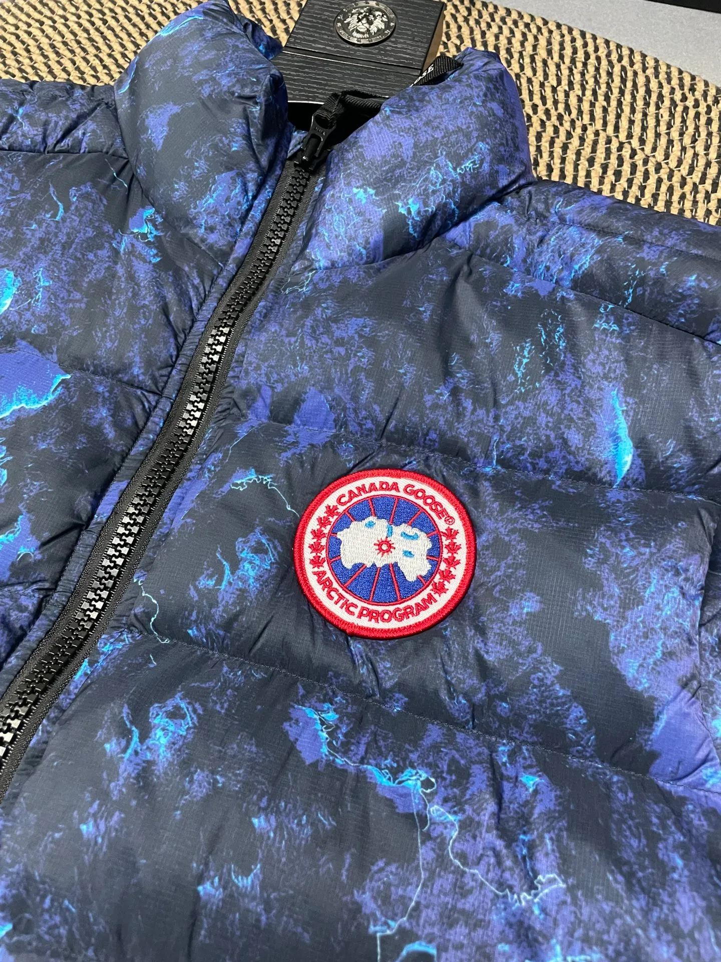 P560 Canadian brand CanadaGoose men's and women's CROFTON lightweight down vest 2229M DWR water-repellent treatment WindWall windproof fabric 700 fleece filling original mold opening details one to one production The upper body effect is stunning Exclusively available on the Xiaohongshu purchasing platform The highest version on the market Size: XS S M L XL XXL